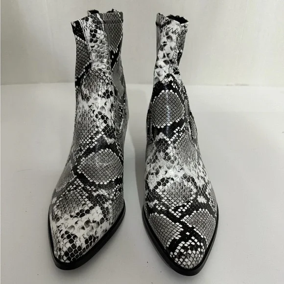 YOKI Snakeskin Western Pointed Toe Ankle Boots Faux Leather Zip Booties Size 10 - Picture 2 of 11